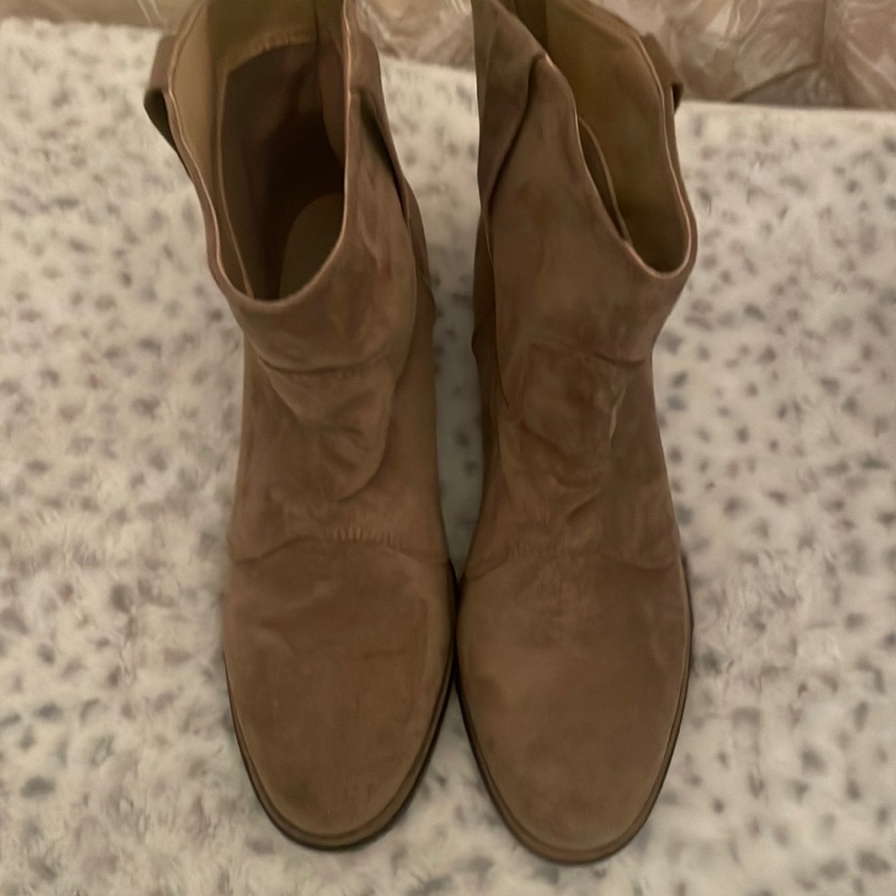 Jollimall size 8 suede boots